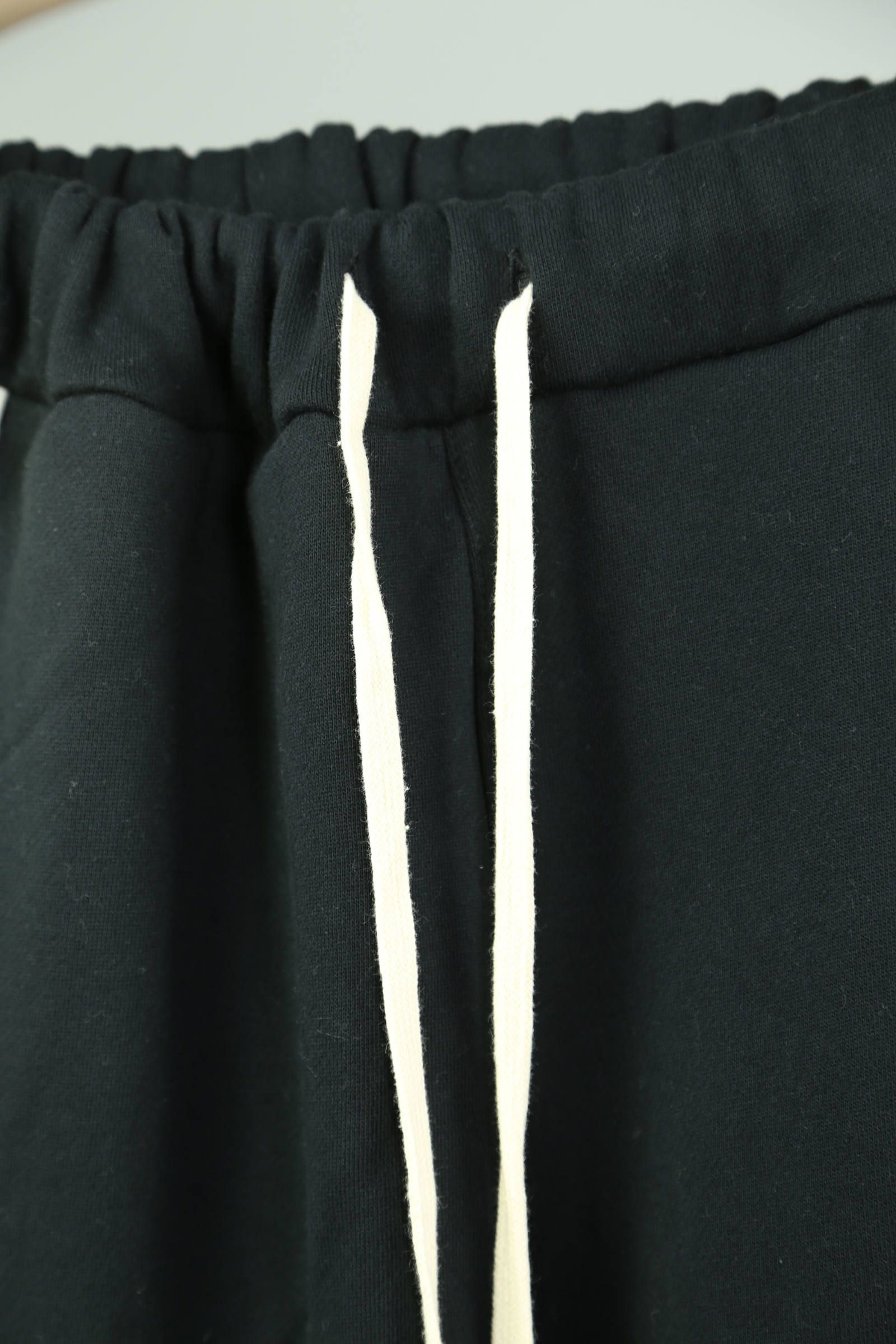 SIDE LINE SWEAT PANTS / ブラック