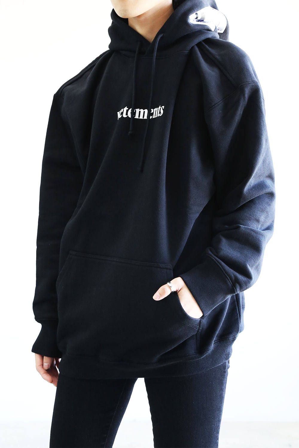 VETEMENTS - LOGO HOODIE / ブラック | Tempt