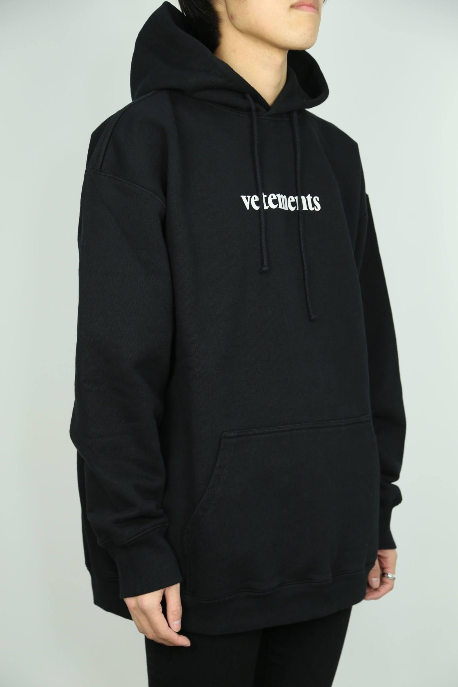 VETEMENTS - LOGO HOODIE / ブラック | Tempt