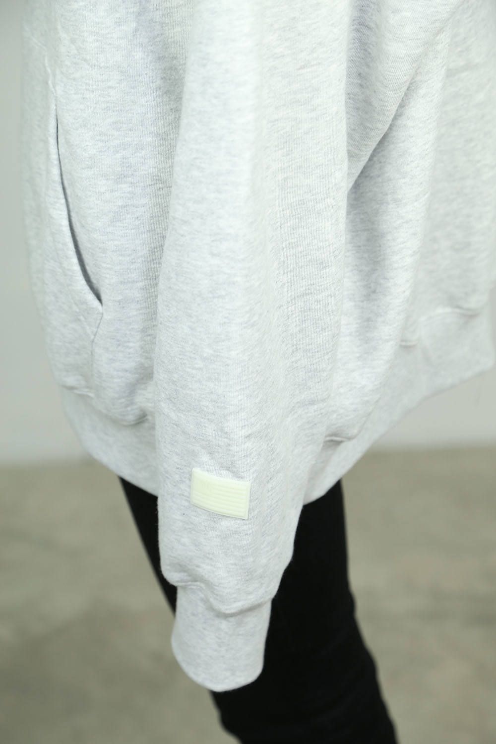 【FOG ESSENTIALS x TMC】HOODIE / グレー