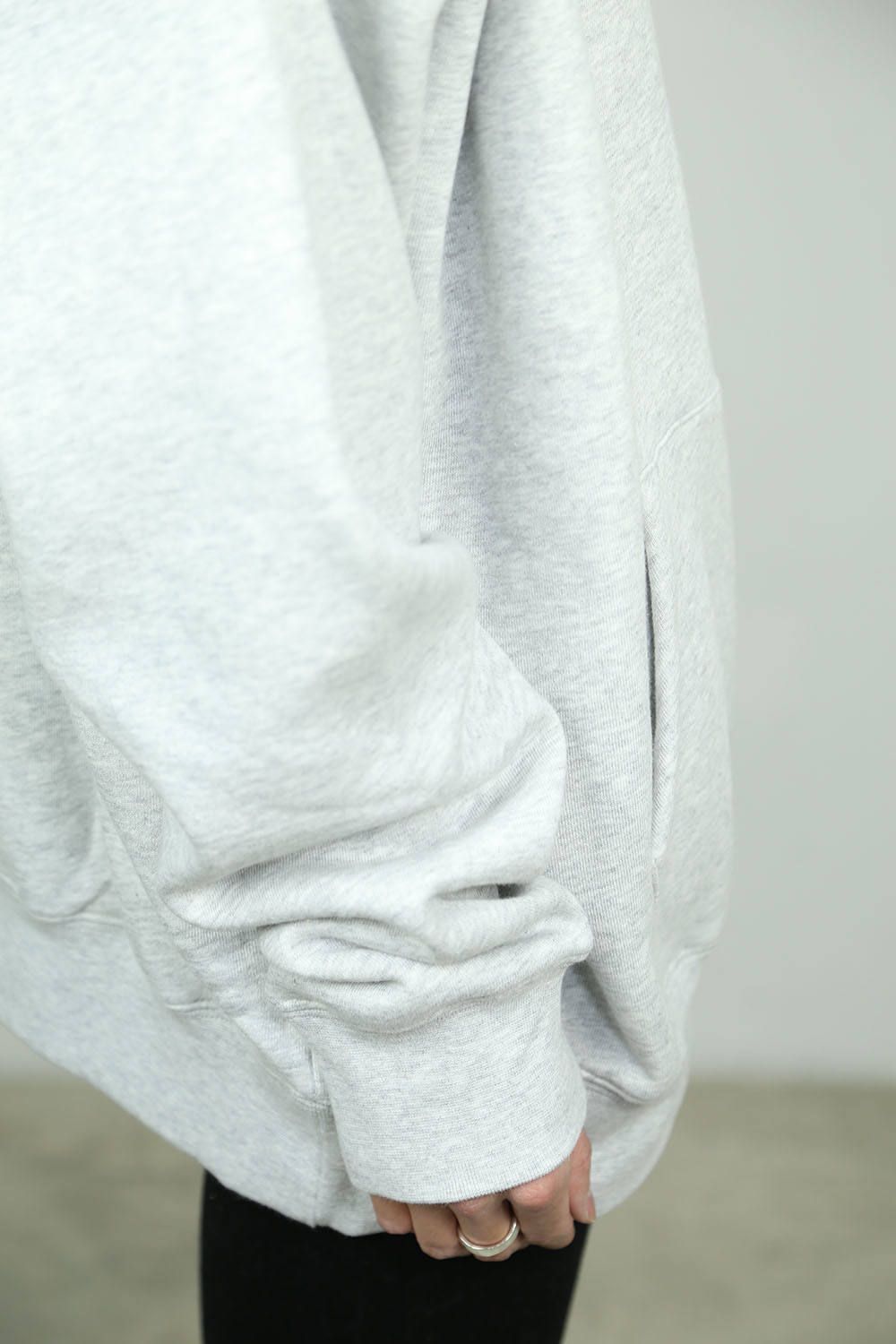 FOG ESSENTIALS x TMC】HOODIE / グレー トップス