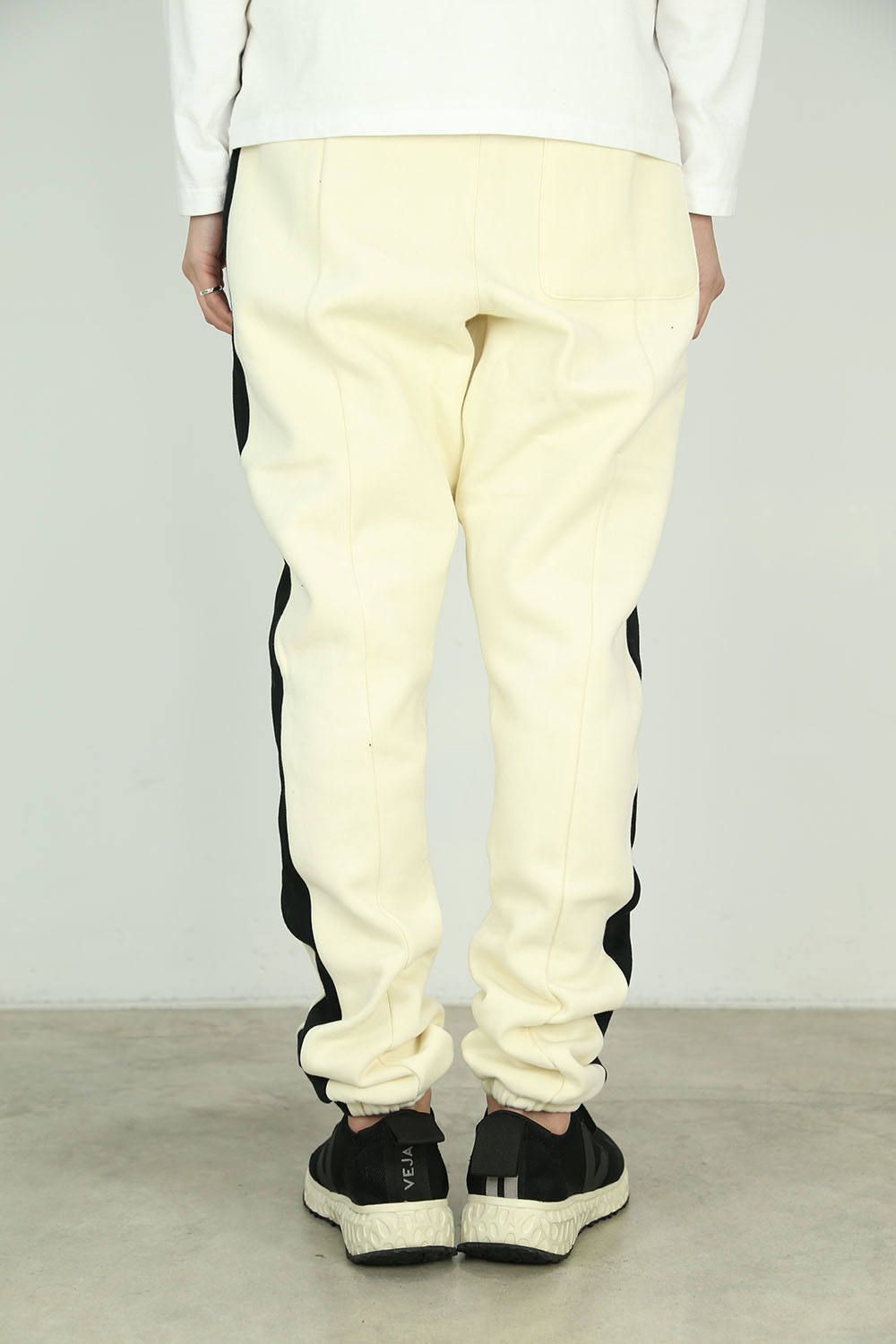 FOG ESSENTIALS - SIDE LINE SWEAT PANTS / クリーム | Tempt