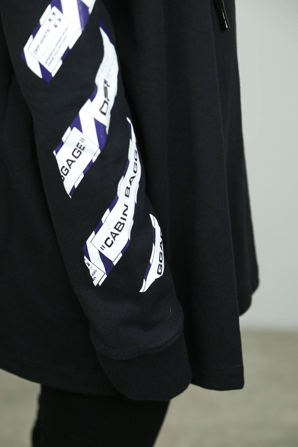 OFF-WHITE - AIRPORT TAPE DOUBLE TEE HOODIE / ブラック | Tempt