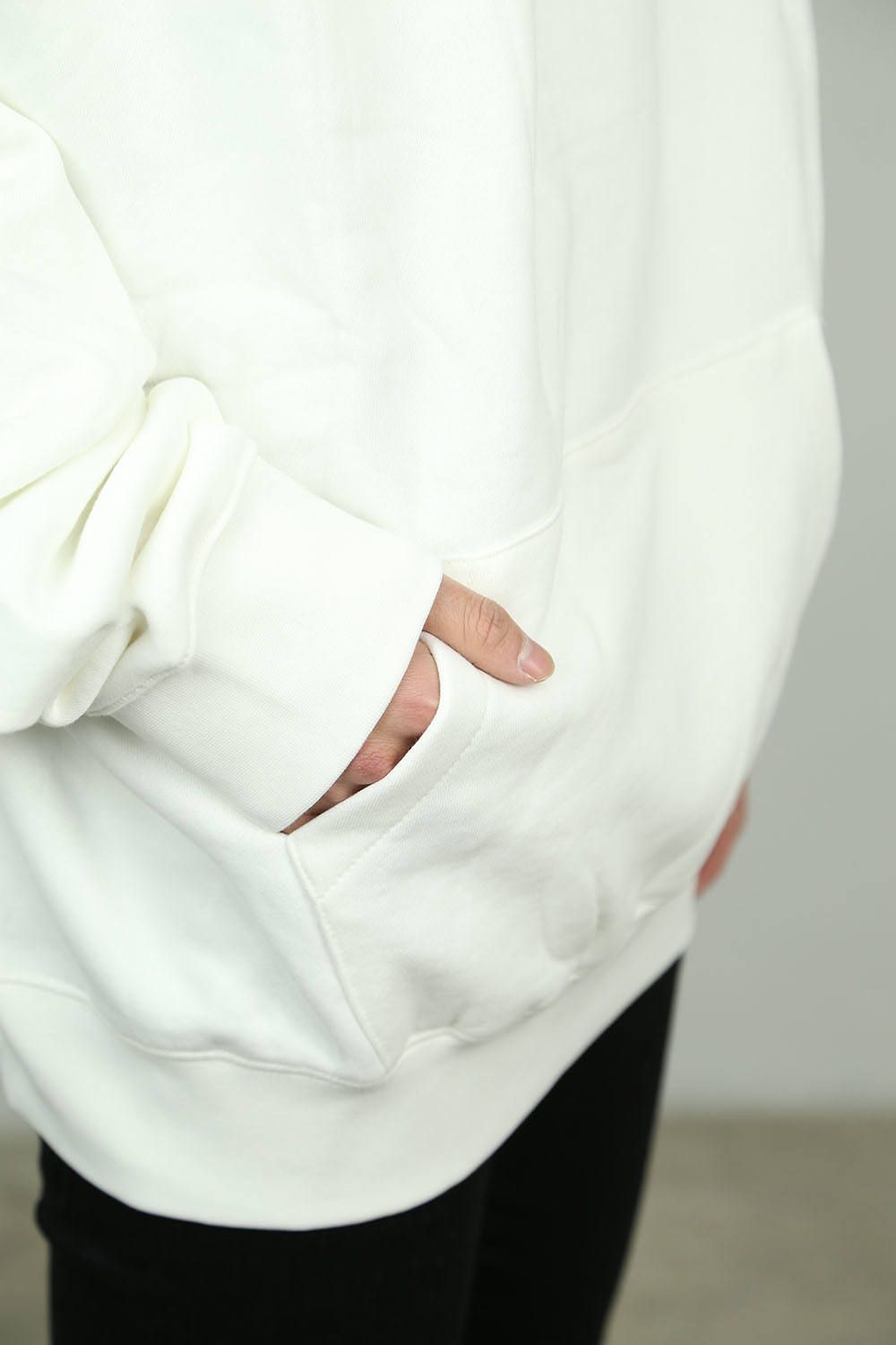 ESSENTIALS PHOTO HOODIE / ホワイト