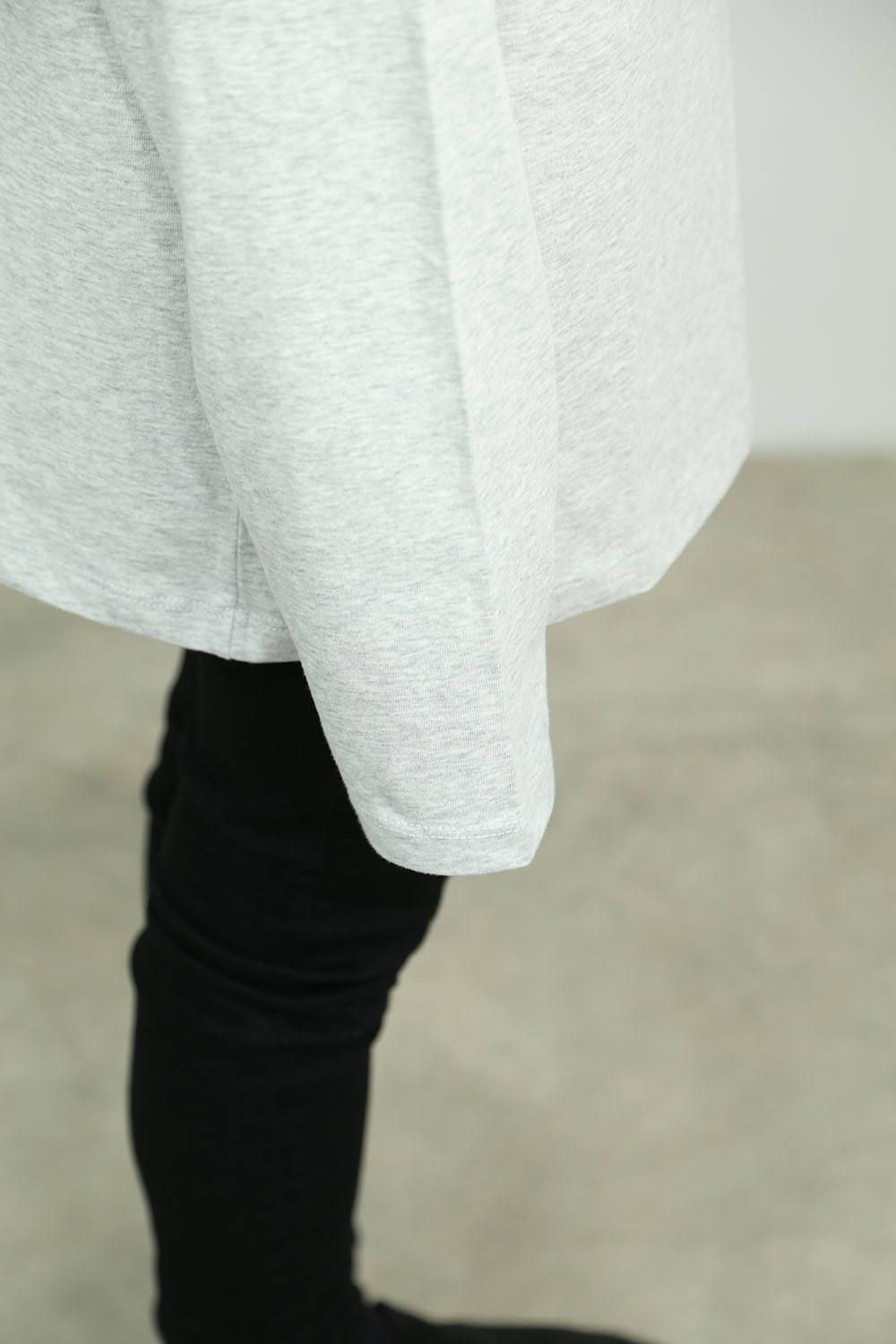 BACK LOGO L/S TEE / グレー