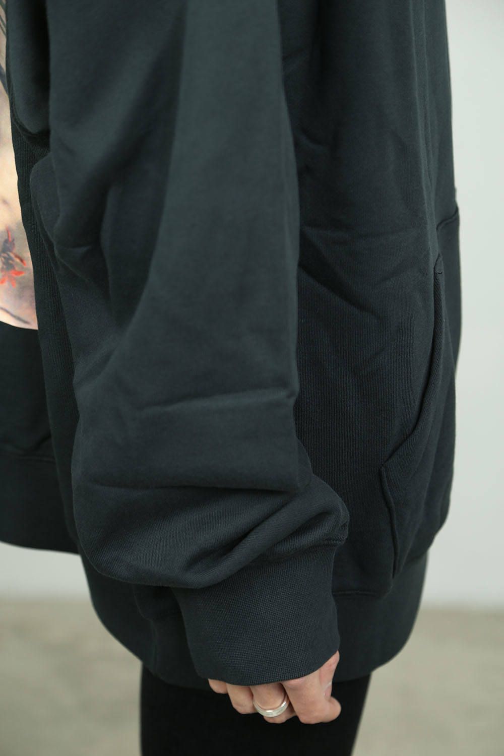 FOG ESSENTIALS - ESSENTIALS PHOTO HOODIE / ブラック | Tempt