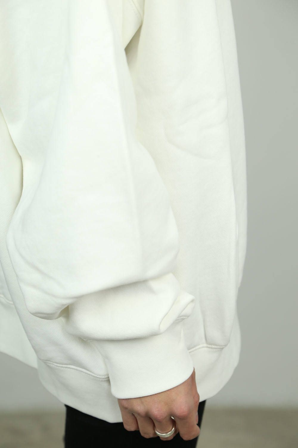 [ラスト1点 サイズXL] LOGO CREW SWEAT REFLECTOR / ホワイト
