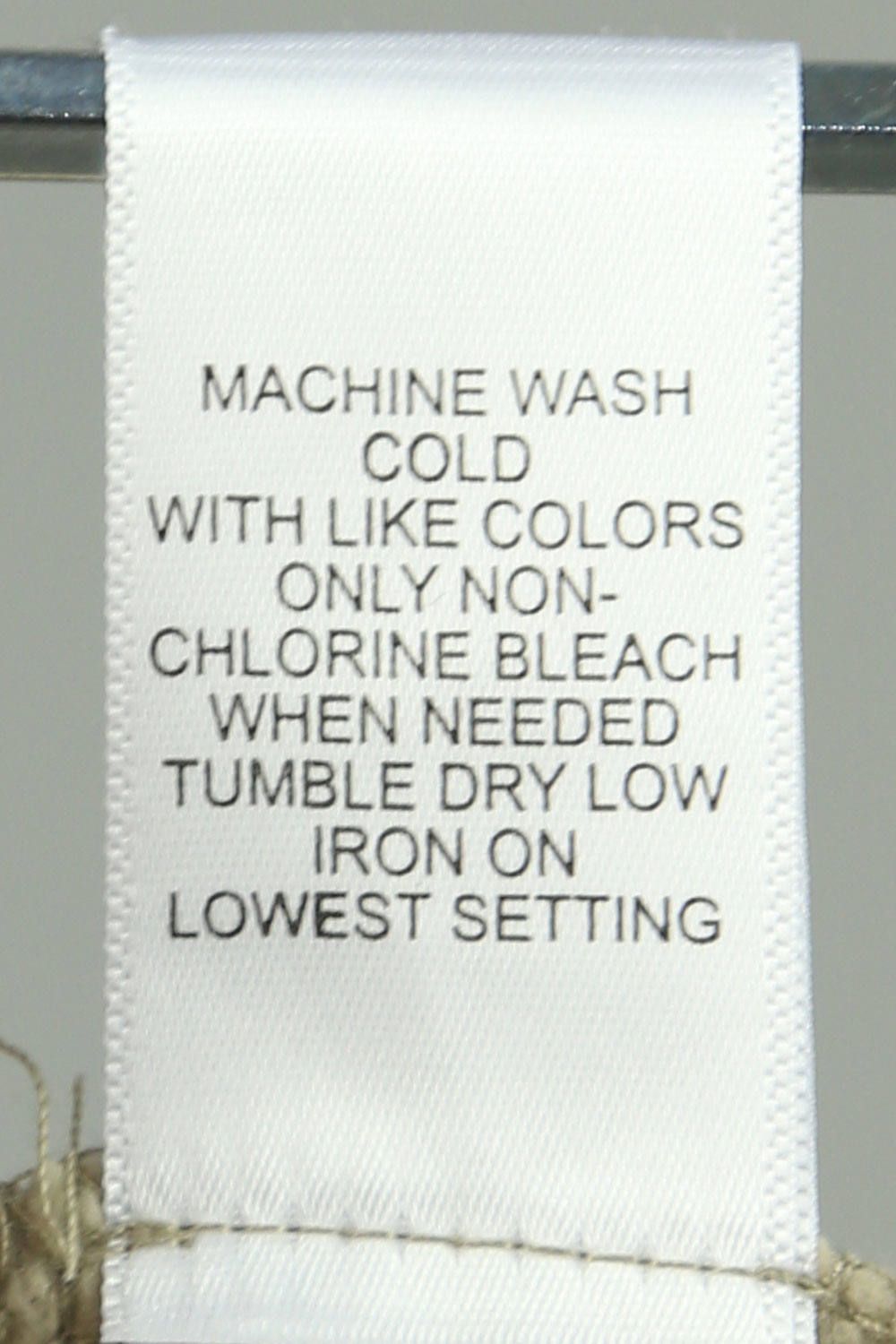 RUBBER TAG EMB SWEAT SHORTS / タン