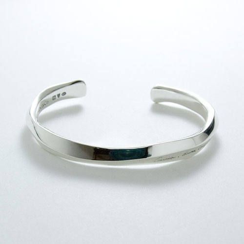 GARNI - Wave Bangle | Tempt