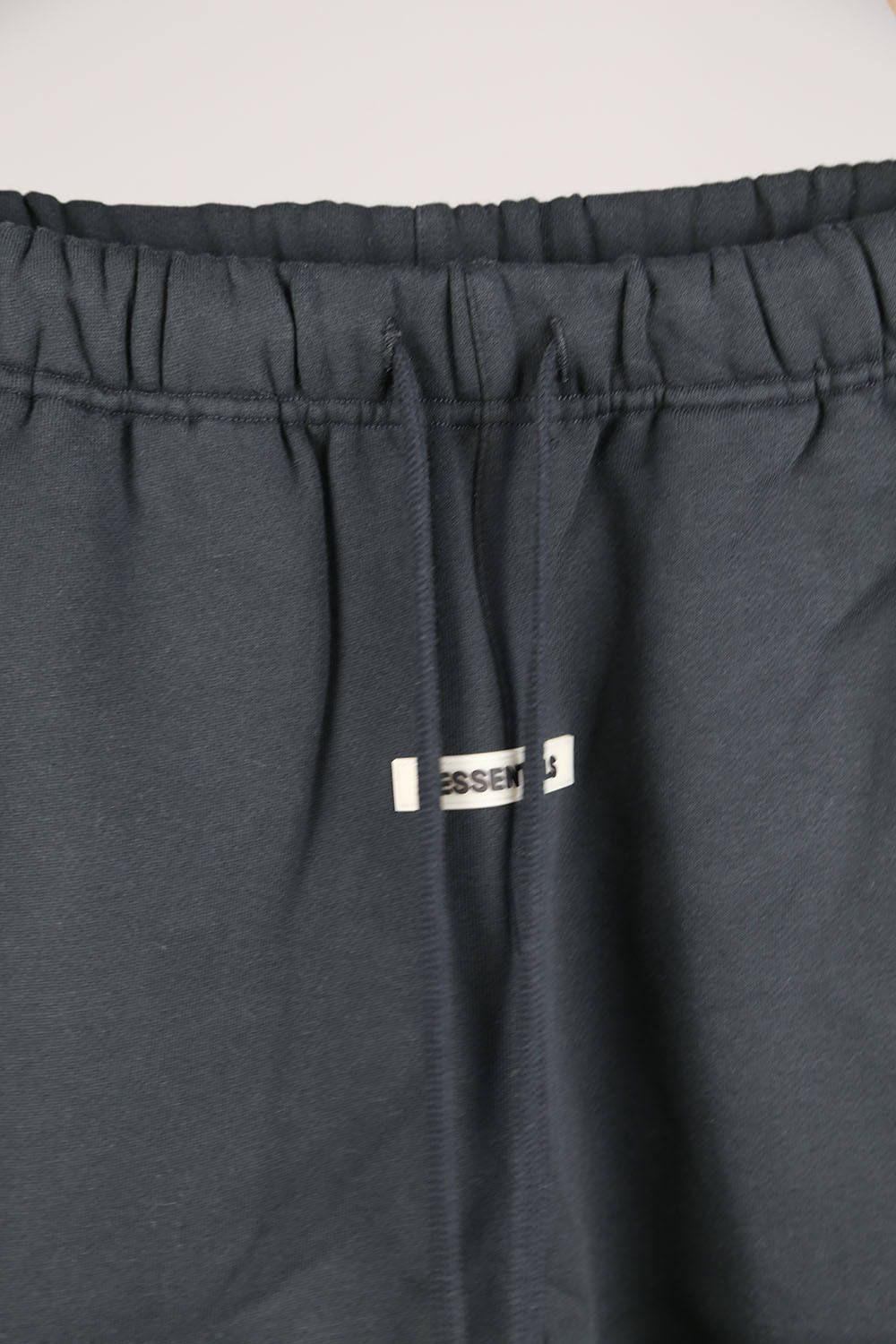 RUBBER TAG PRINT SWEAT SHORTS / ブラック
