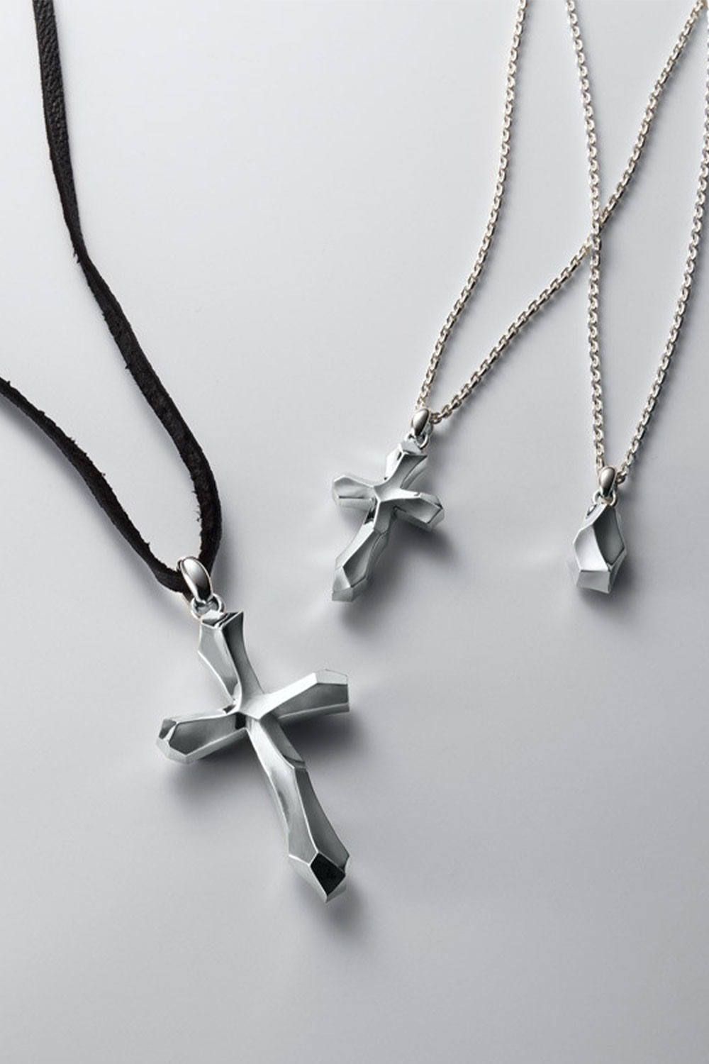 GARNI - Unbashed Cross Pendant - L | Tempt