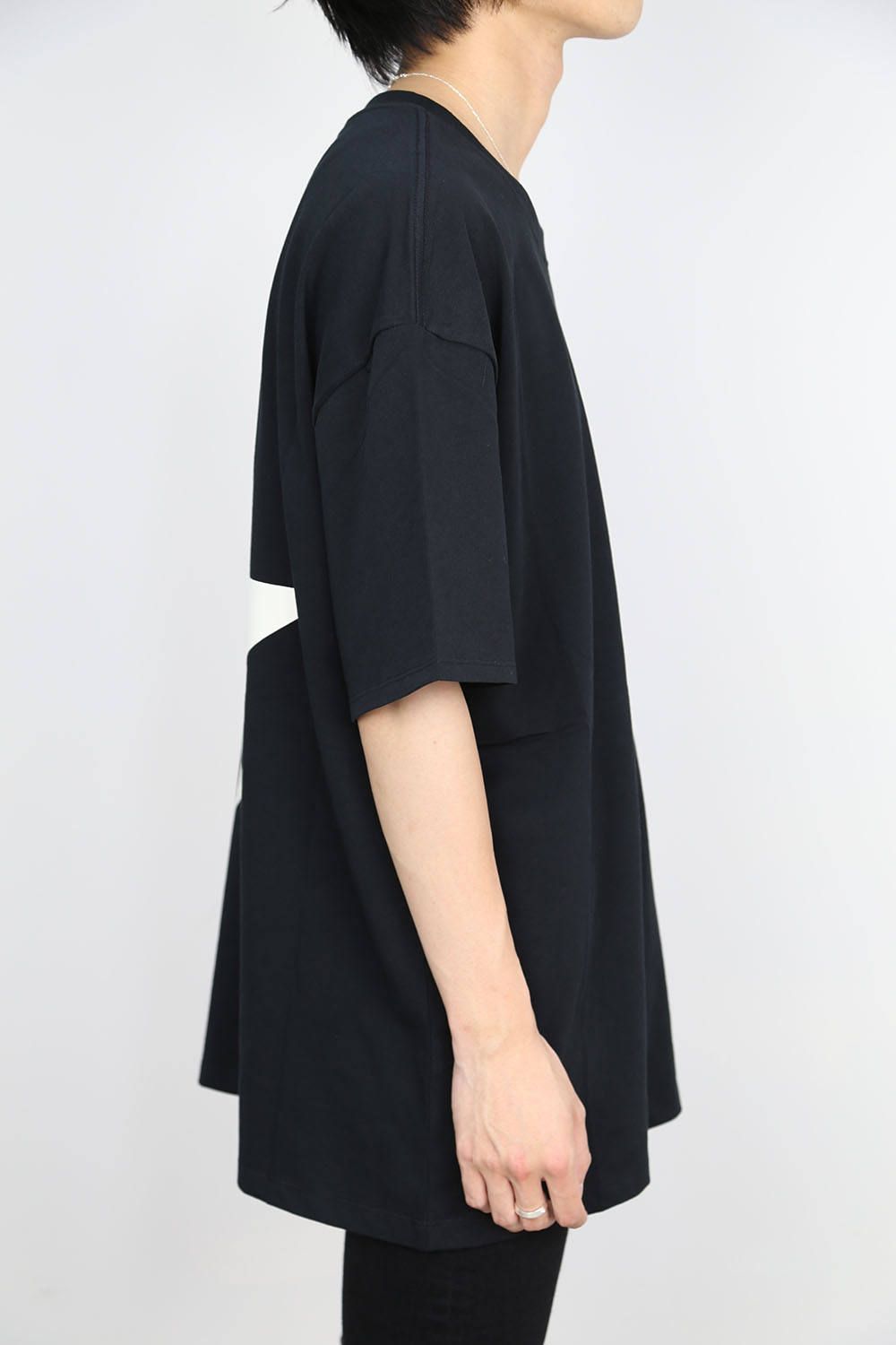 FOG ESSENTIALS - COMPLEX CON STAR PRINT S/S TEE / ブラック