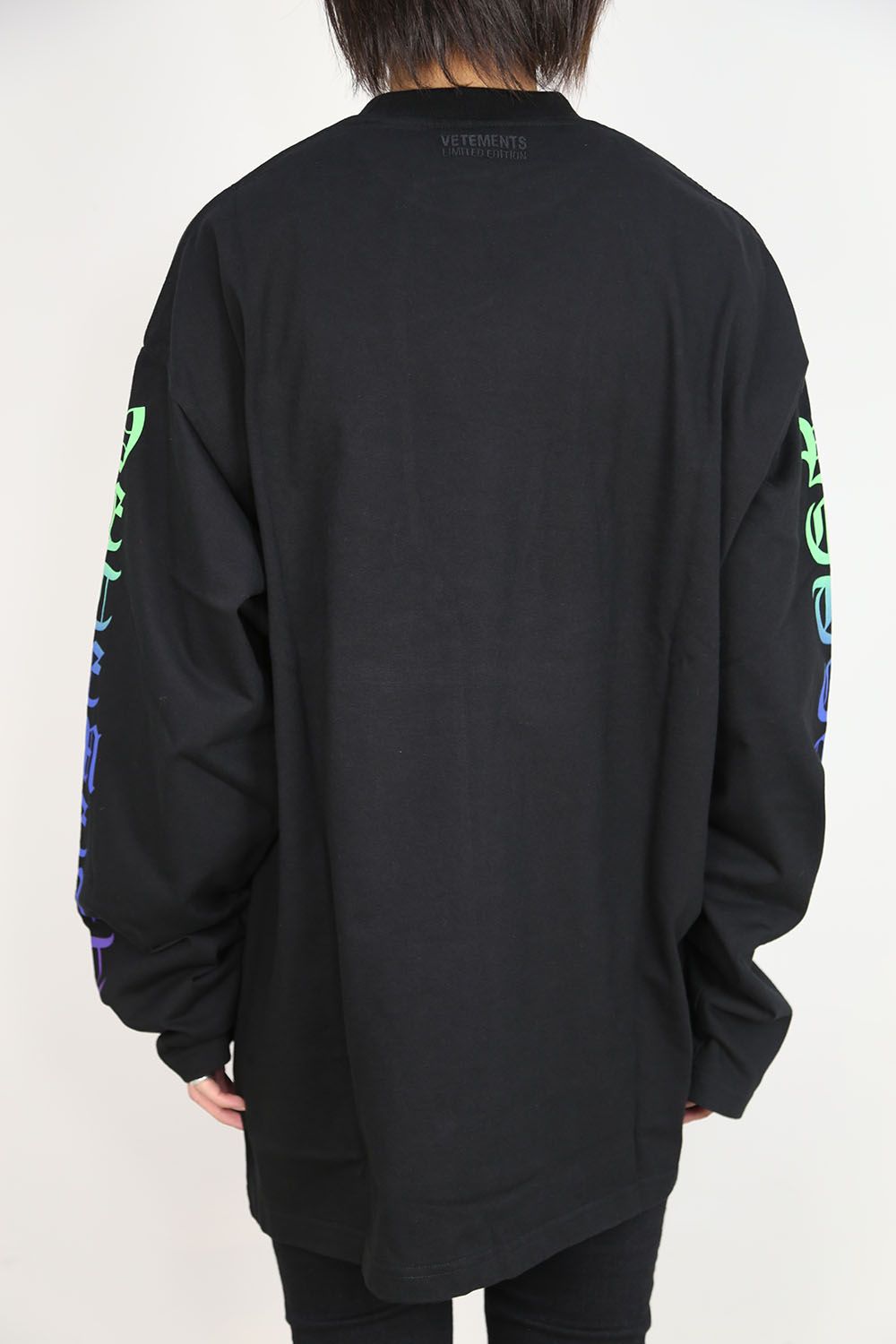 VETEMENTS - DEGRADE GOTHIC LOGO LONG SLEEVE / ブラック | Tempt