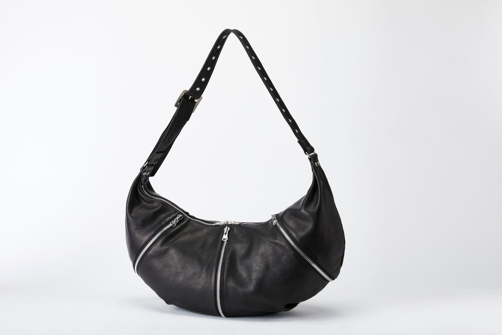 [2027年4月〜5月入荷予定] [263-02]  ファニチャーレザーミモザ鞣し 3ZIPラージバナナBAG / ブラック