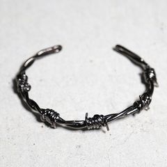 2wayの着こなしが可能なドライバーズニット