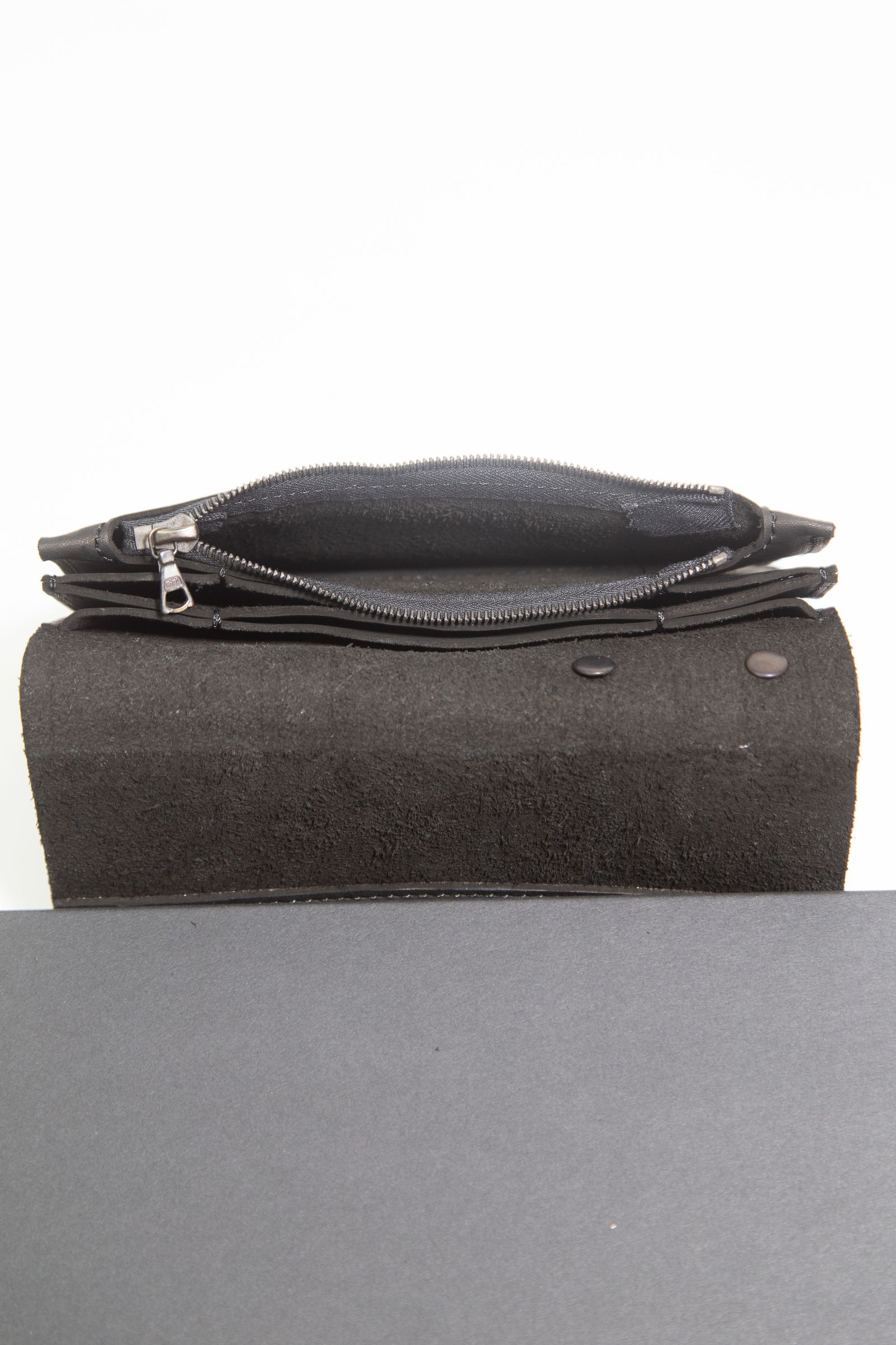 JP SHOULDER GARMENT-DYED TRUCKER WALLET / ブラック