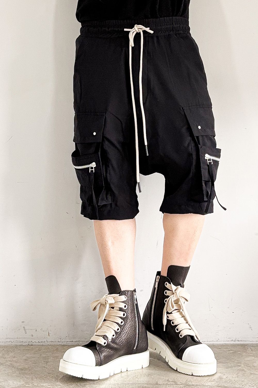 CARGO SHORTS / ブラック