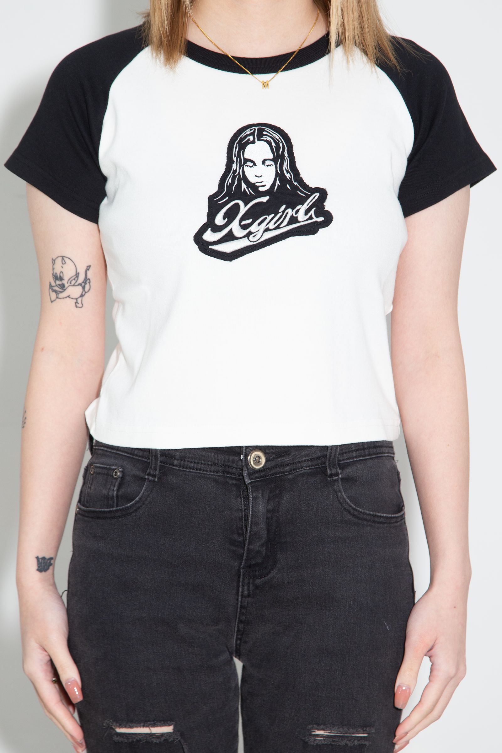 FACE EMBROIDERED PATCH RAGLAN S/S BABY TEE / ホワイト