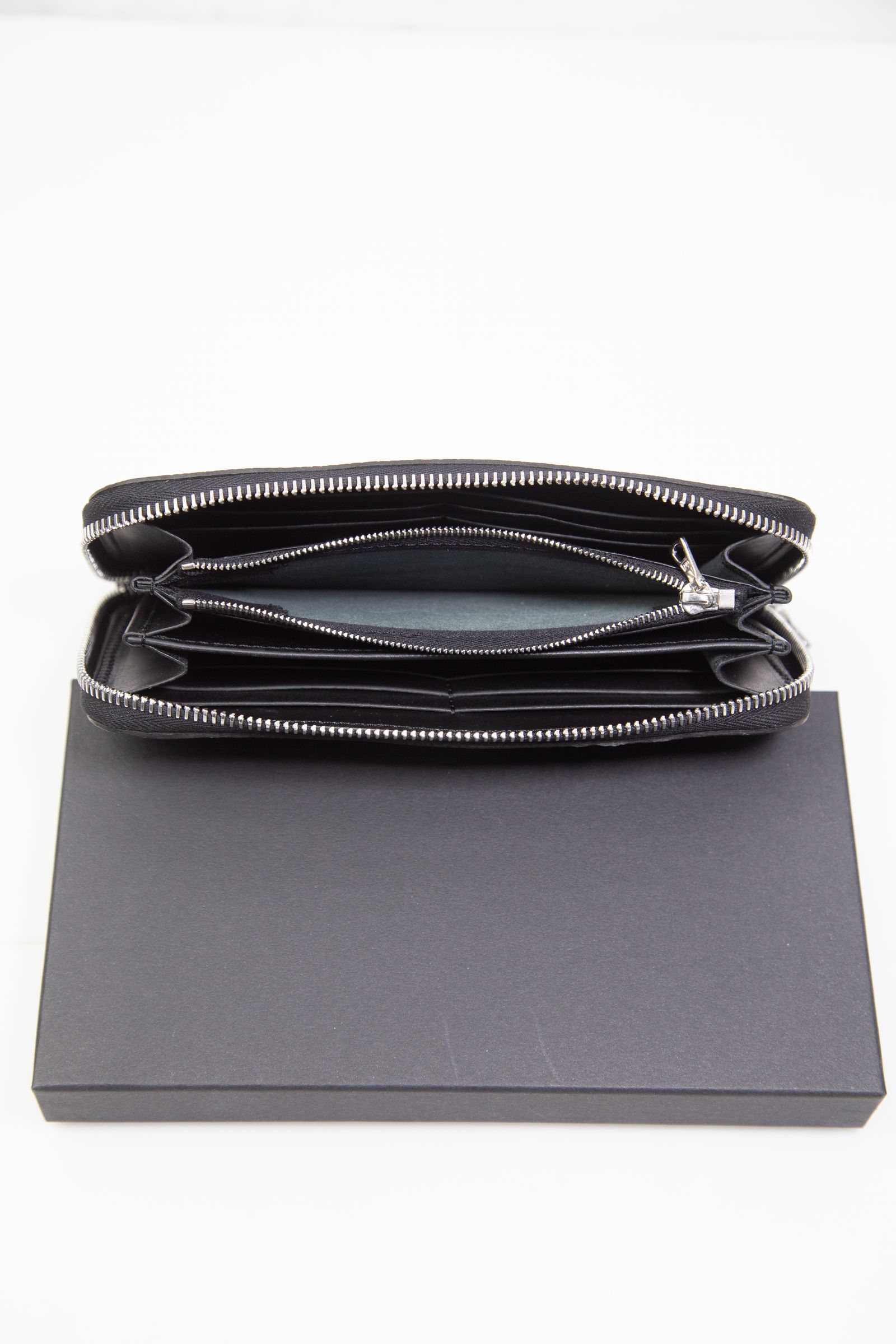 GUIDI GOAT "Capra Gluc" ROUND FASTNER WALLET / ブラック