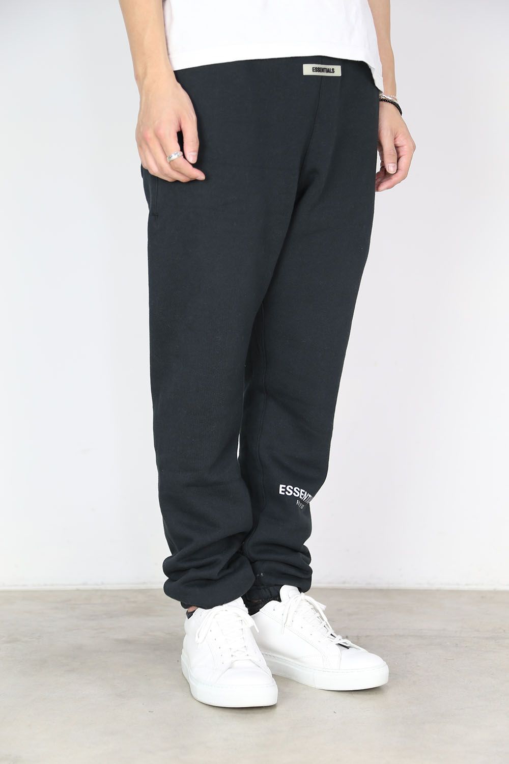 REFLECTOR LOGO SWEAT PANTS / ブラック