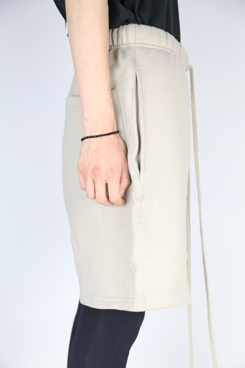 REFLECTOR LOGO SWEAT SHORTS / タン