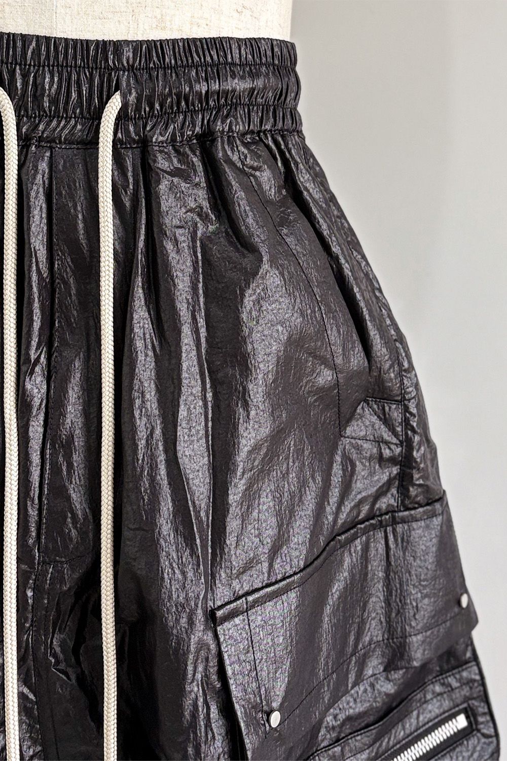 CARGO SHORTS / ブラック
