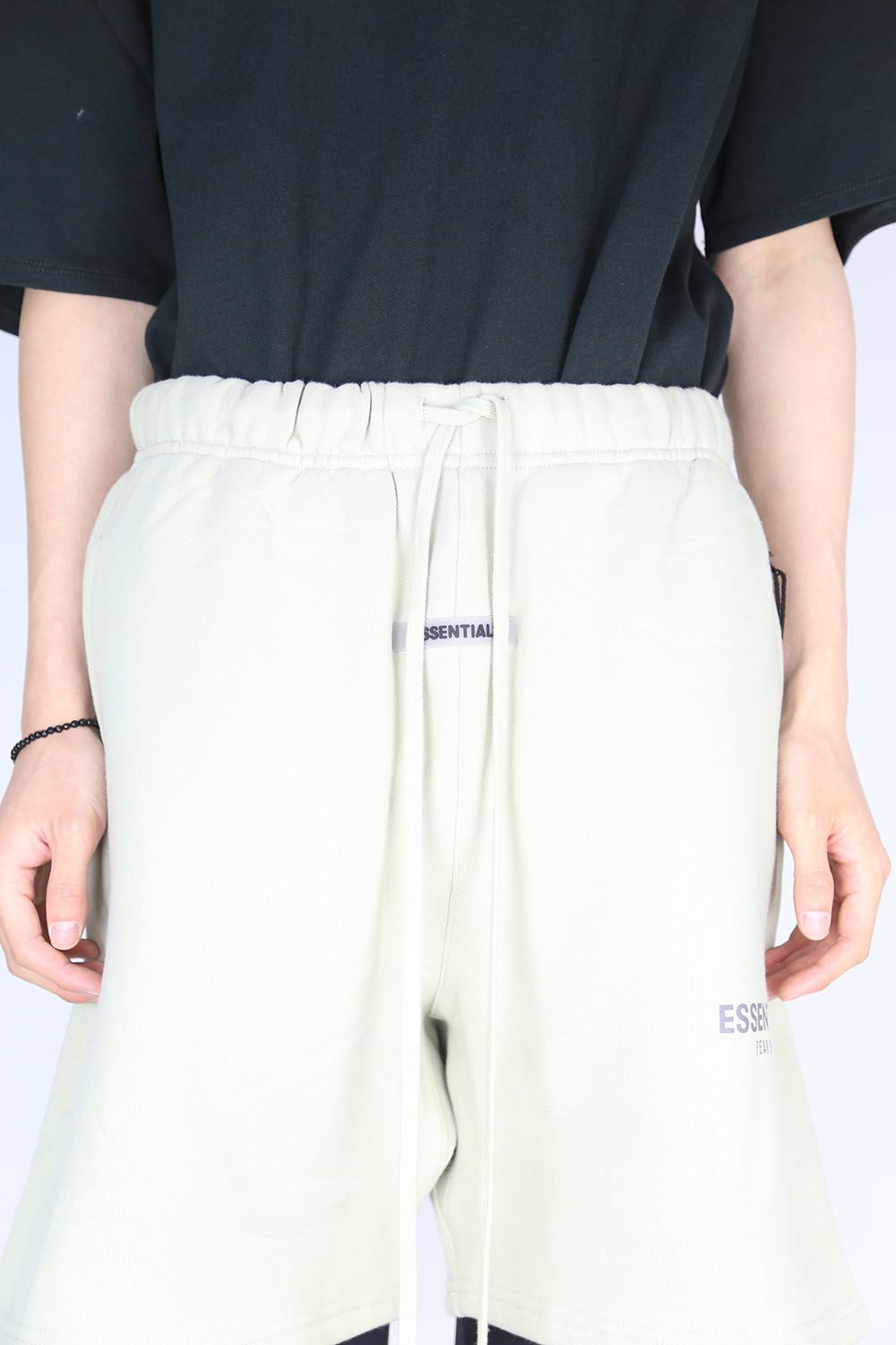 REFLECTOR LOGO SWEAT SHORTS / セージ
