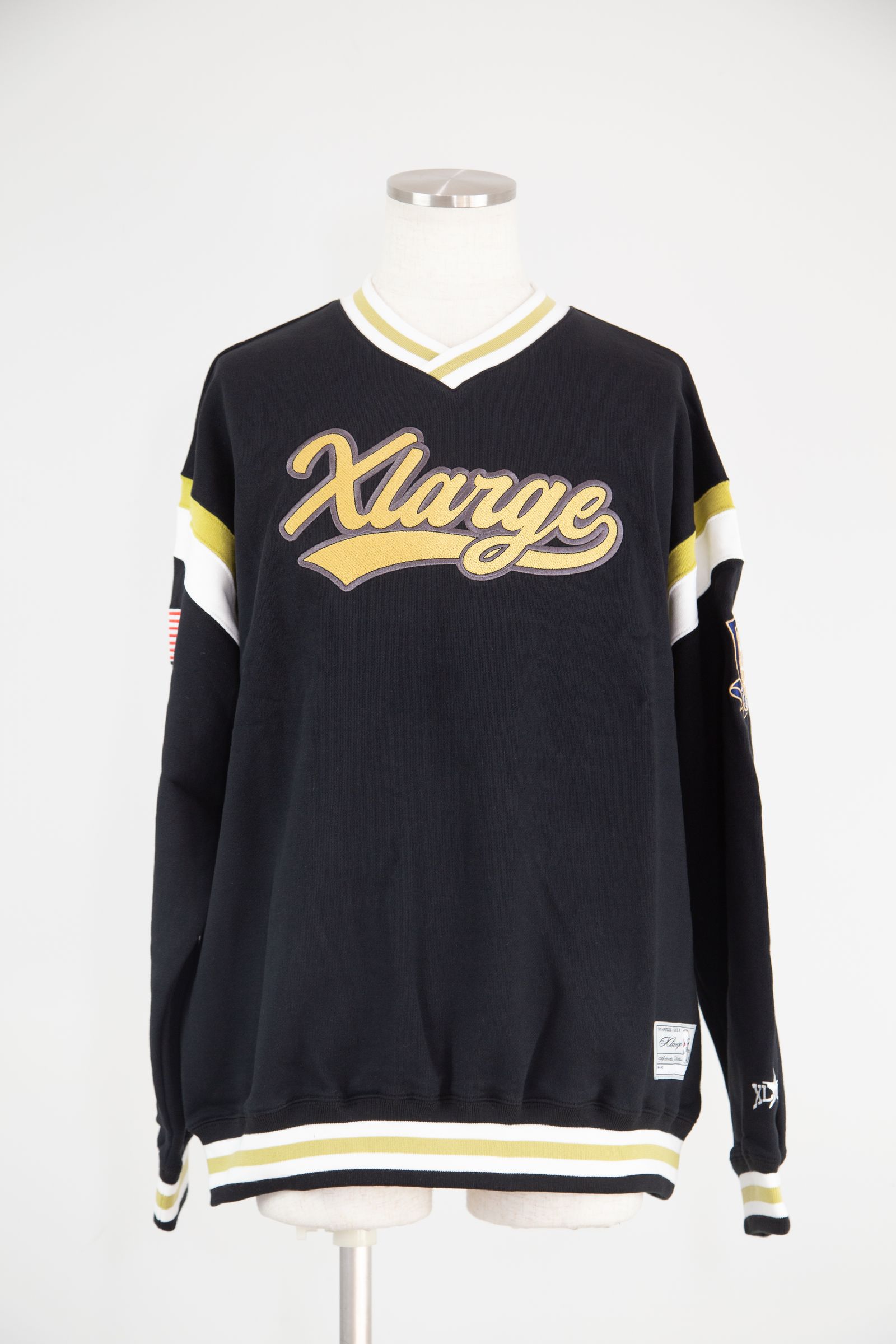 XLARGE - [ラスト1点 サイズL] BASEBALL LOGO EMBROIDERED V NECK