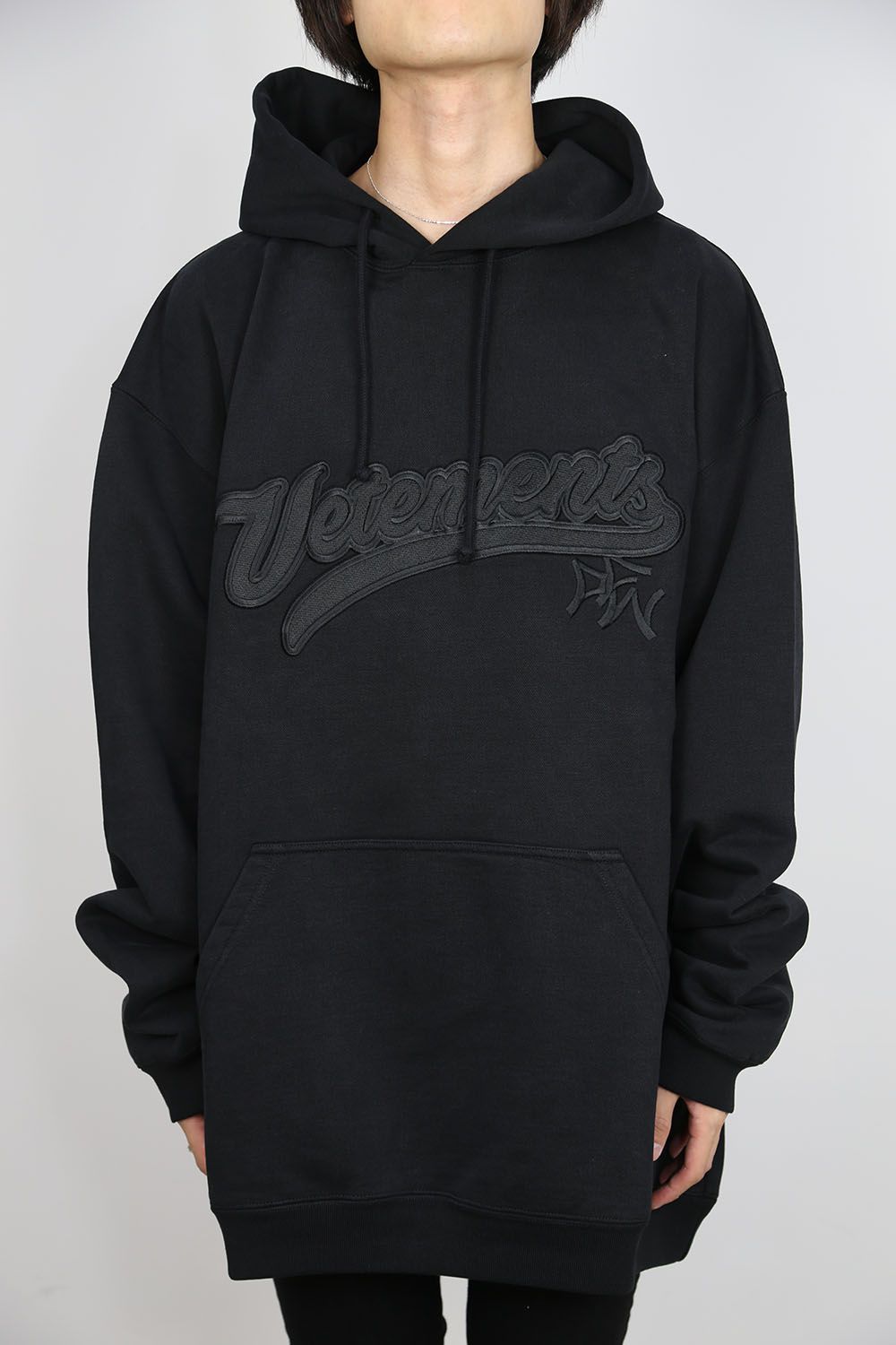 VETEMENTS - HIP HOP VETEMENTS EMBROIDERY HOODIE / ブラック | Tempt