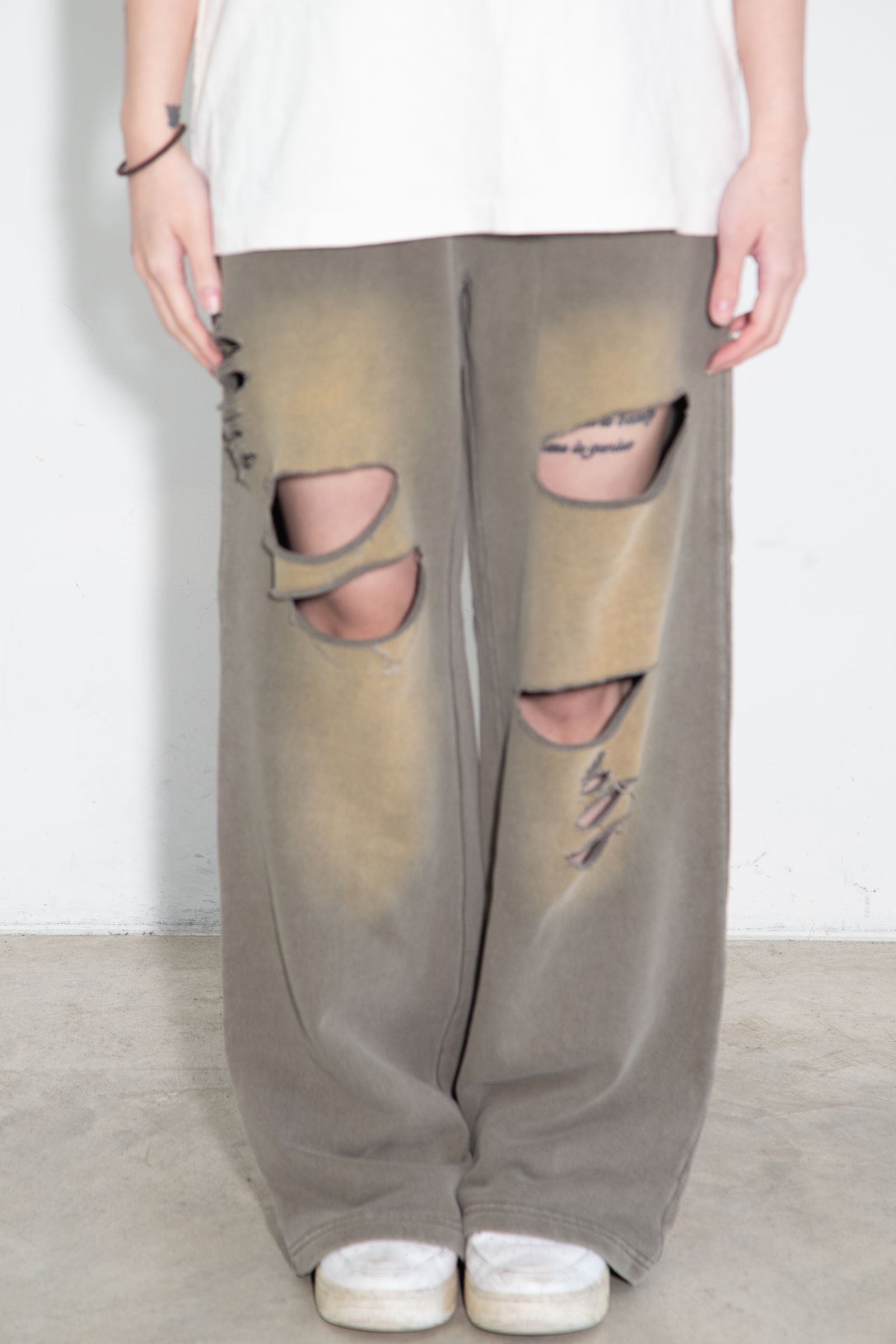 ［ラスト1点 サイズM］DISTRESSED SWEATPANTS / オリーブ