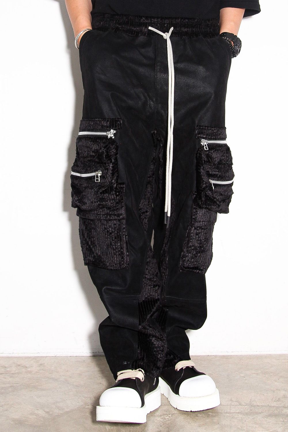 シンセティックレザーカーゴワイドパンツ / CARGO WIDE PANTS / ブラック / ag-12057