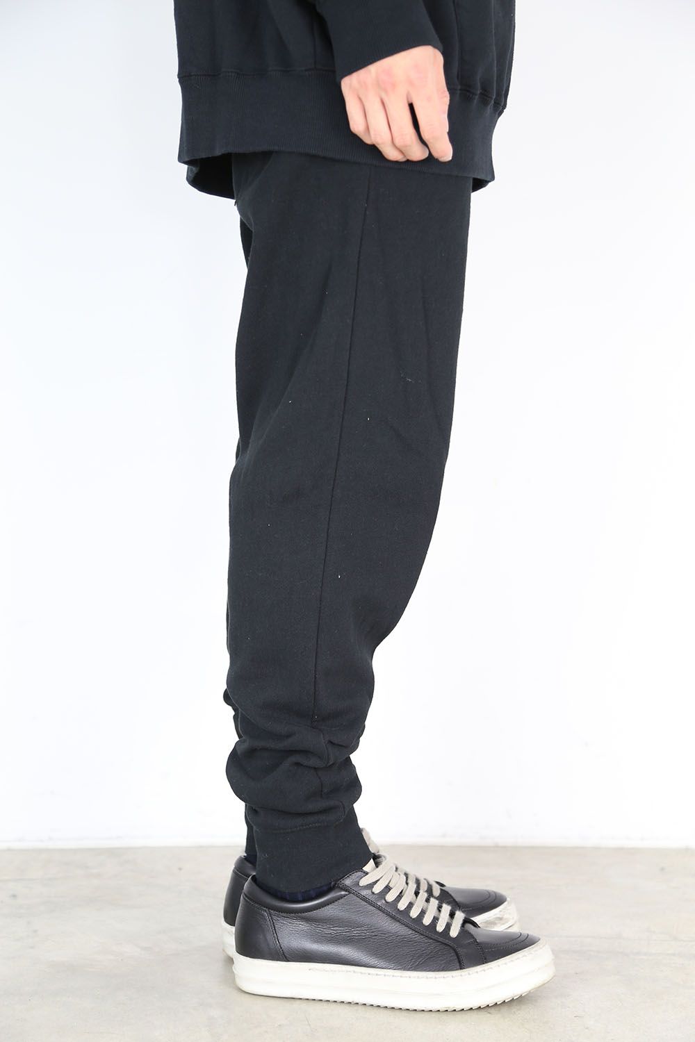 OFFICIAL BLACK SWEATPANTS / ブラック