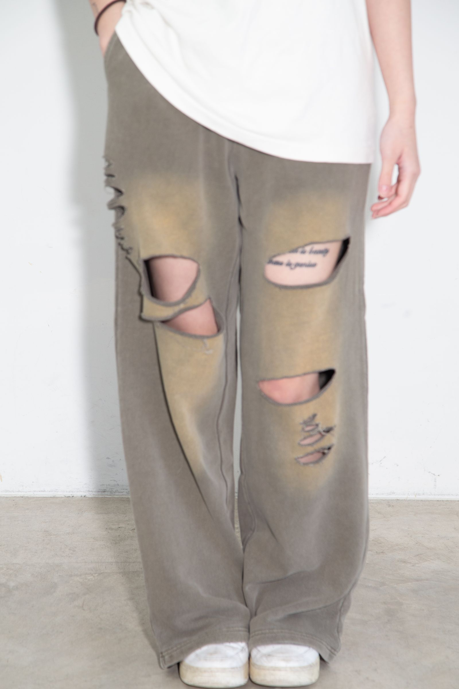 ［ラスト1点 サイズM］DISTRESSED SWEATPANTS / オリーブ