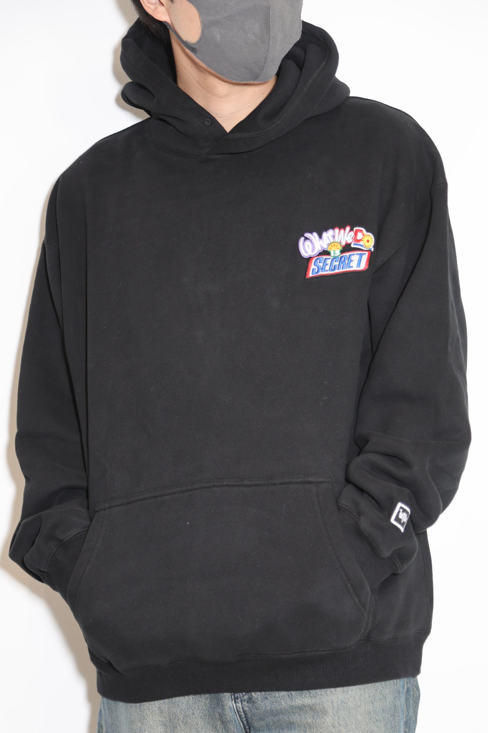 EMBROIDERY HOODIE / ブラック