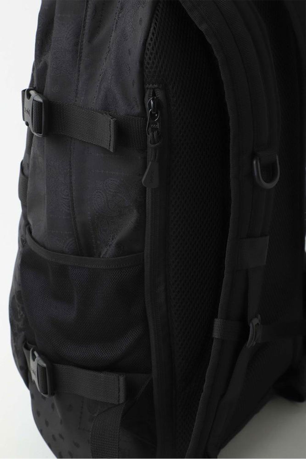 【人気定番商品】MILLS LOGO ADVENTURE BACKPACK / ブラック
