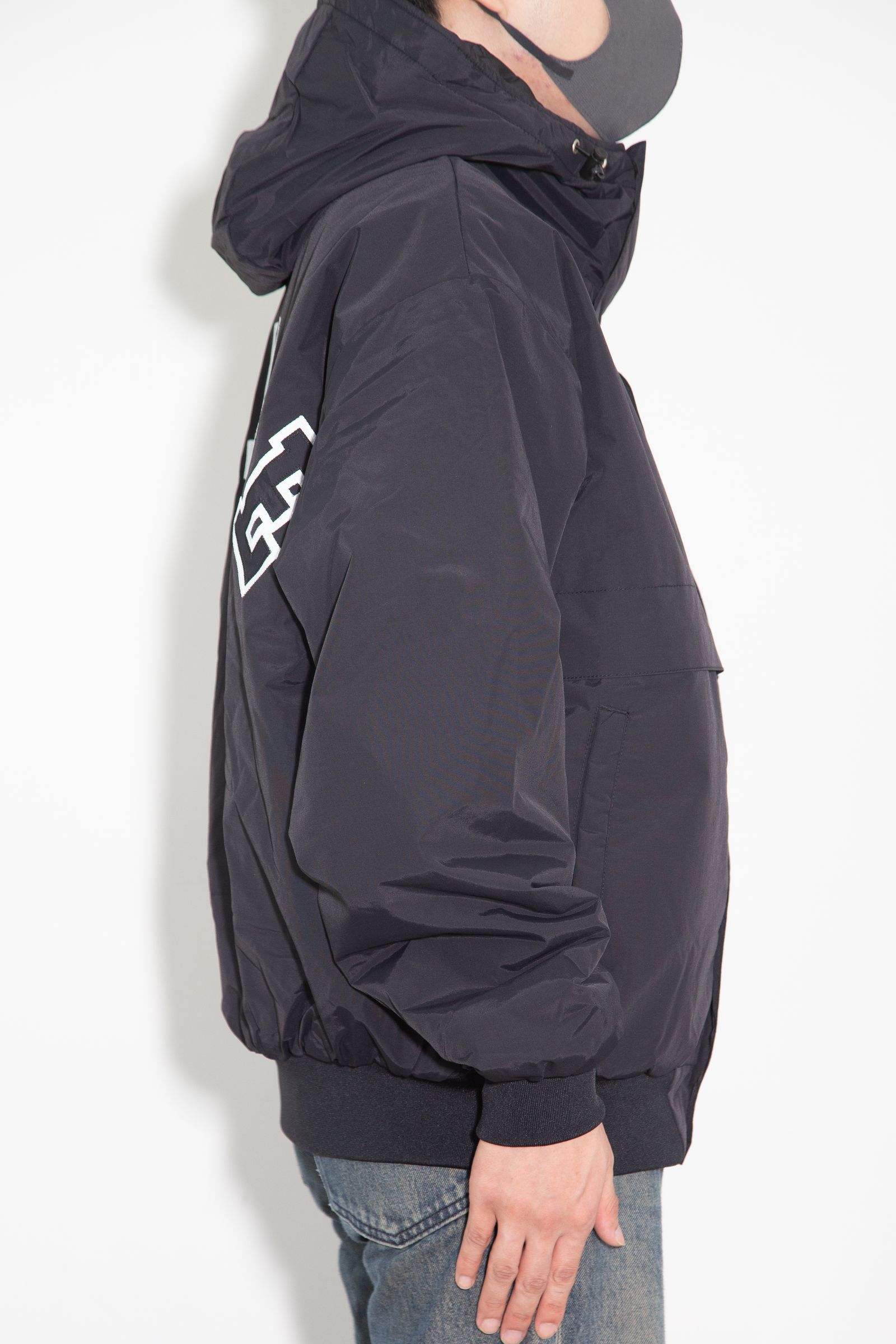 NYLON PUFFER JACKET / ブラック