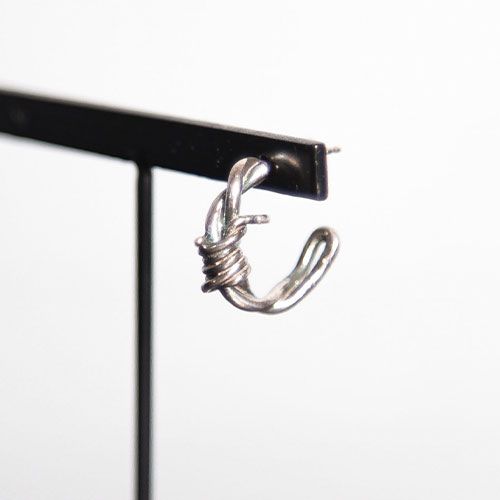 スパインピアス / SPINE PIERCE