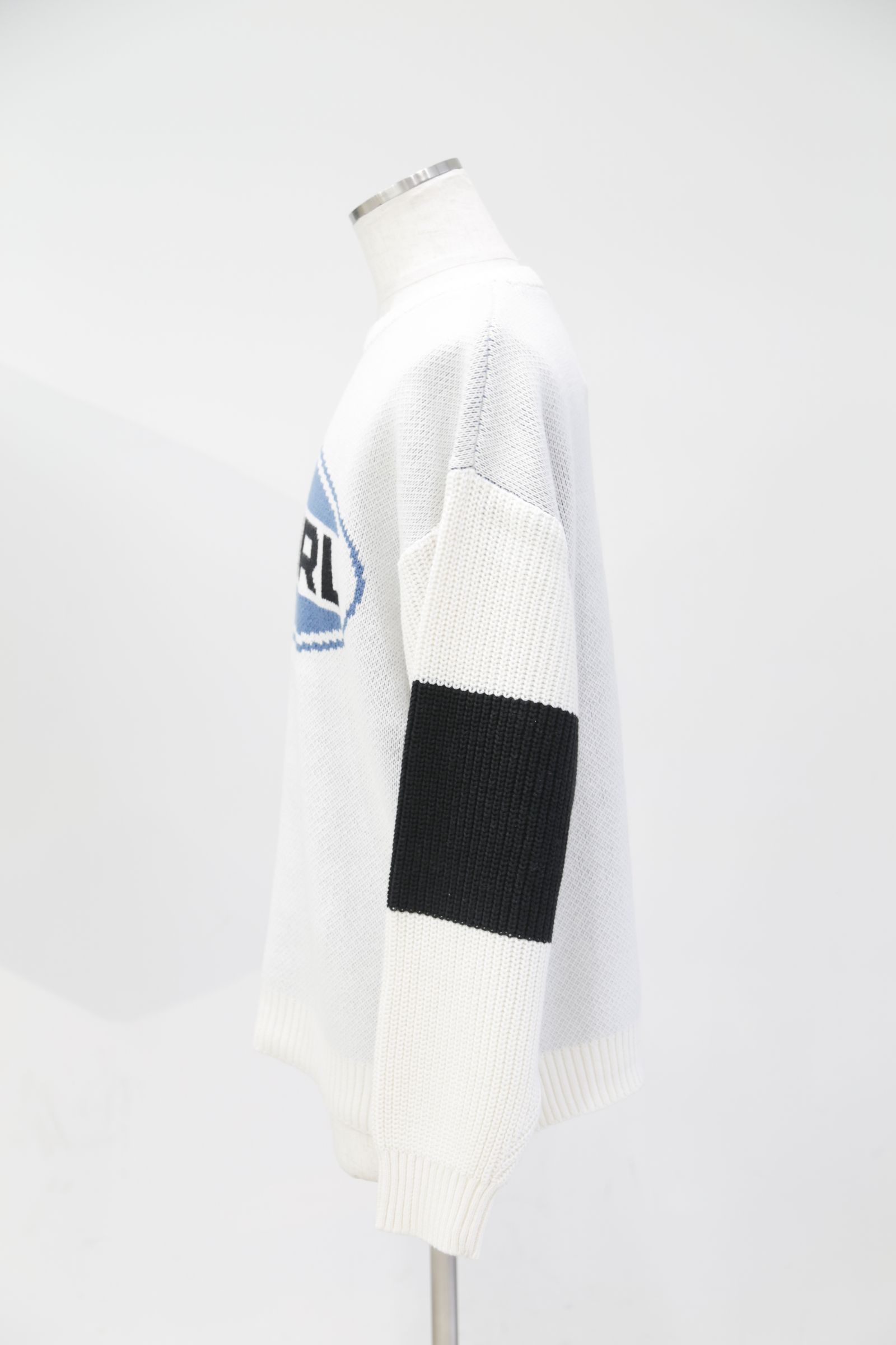 ［ラスト1点］BICOLOR OVAL LOGO JACQUARD KNIT TOP / ホワイト