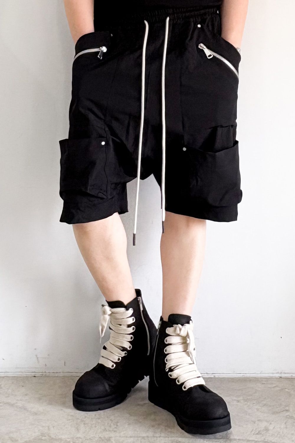 CARGO SHORTS / ブラック