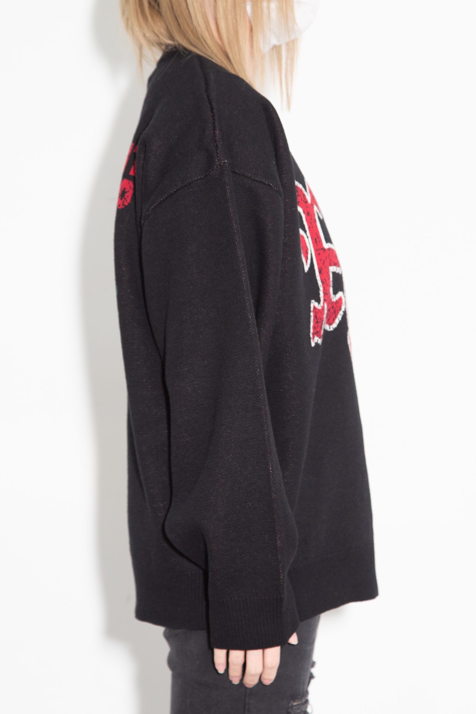 SCRATCHED LOGO JACQUARD KNIT TOP / ブラック