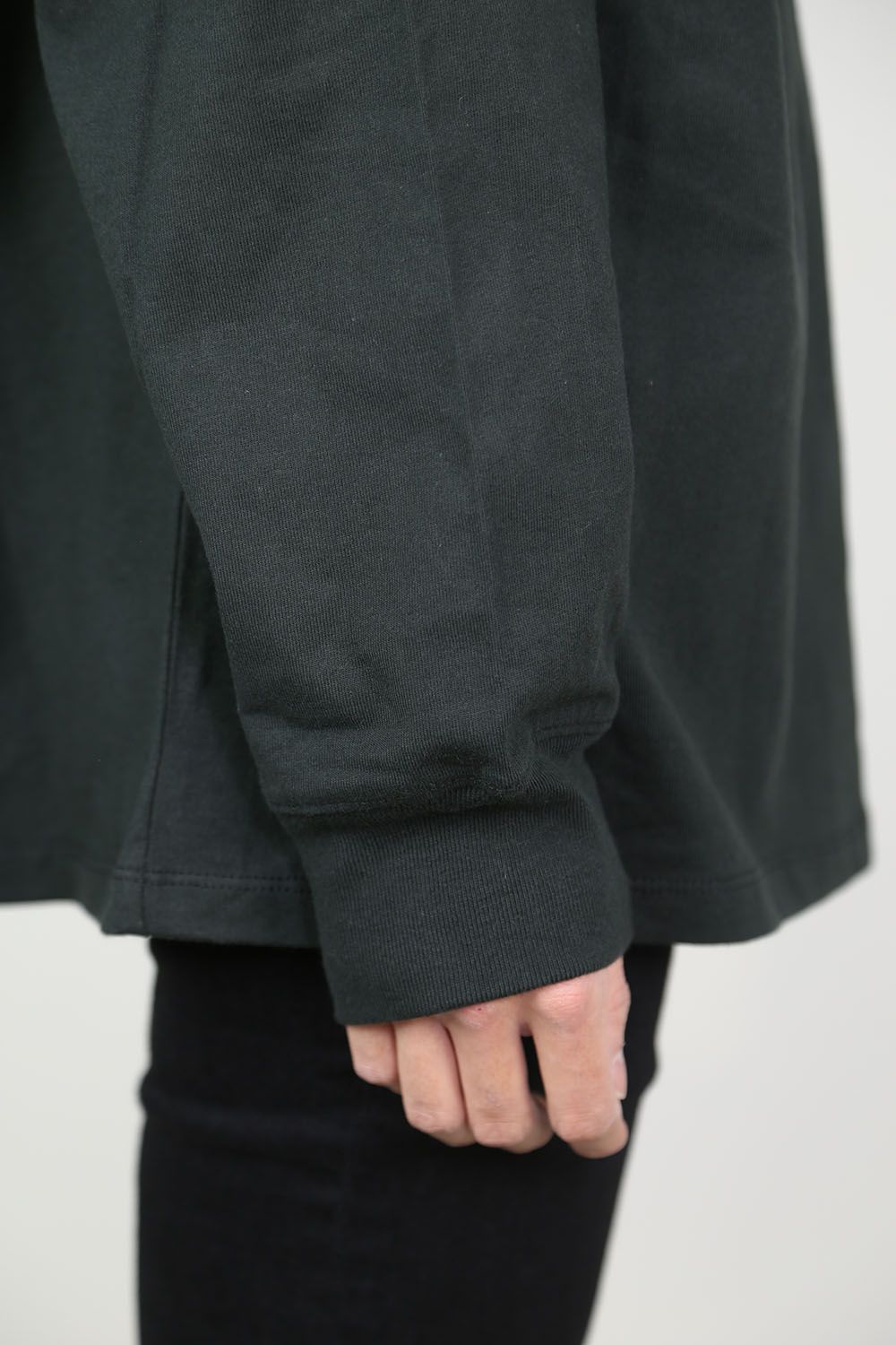 FRONT LOGO L/S TEE / ブラック