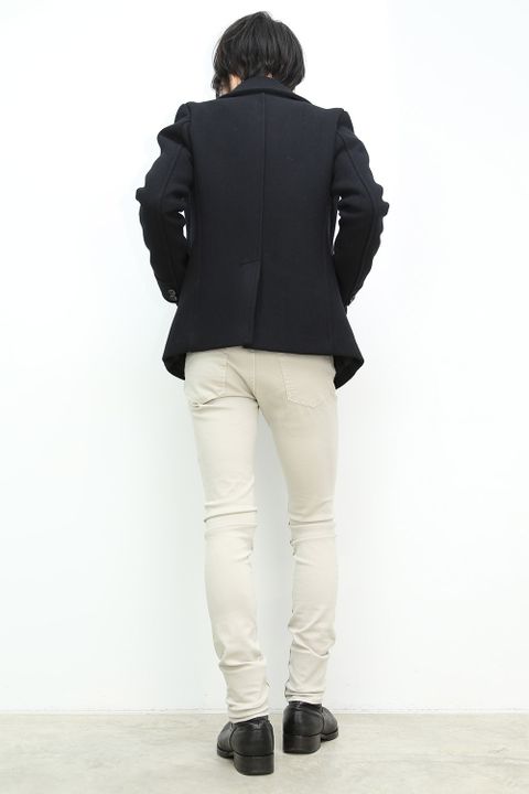[LOUNGE LIZARD] 新色"SKINNY LEG"で春感を取り入れたコートスタイル