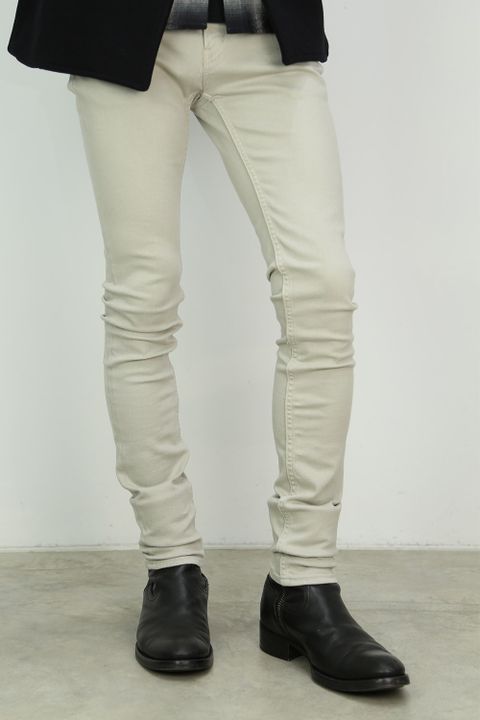 [LOUNGE LIZARD] 新色"SKINNY LEG"で春感を取り入れたコートスタイル