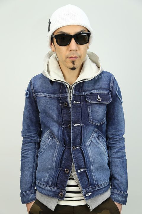 カジュアルに男らしさをプラス