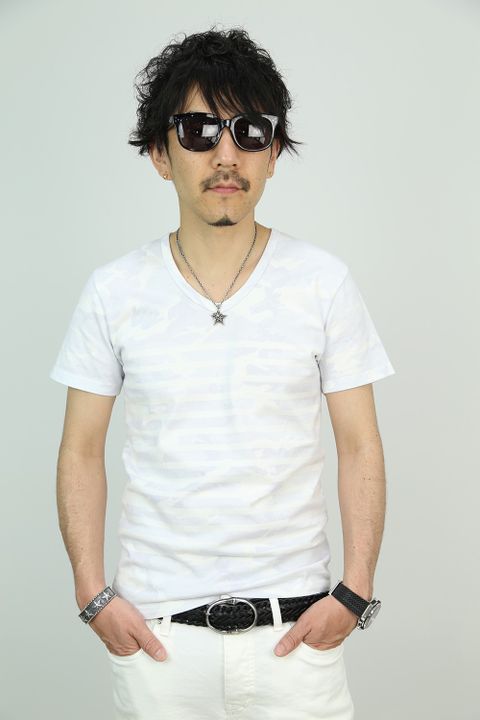 白のワントーンでまとめた夏スタイル