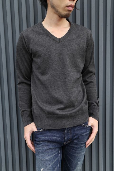 初秋にしたいシンプルなニットスタイル