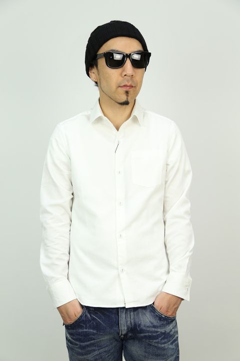 ハードになりすぎないように、白シャツでバランスを整えたスタイル!!!