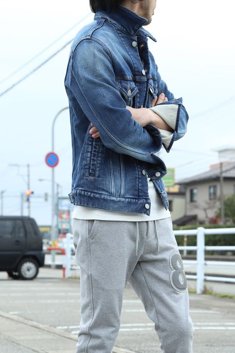 相性抜群なGジャンとスエットパンツの組み合わせ