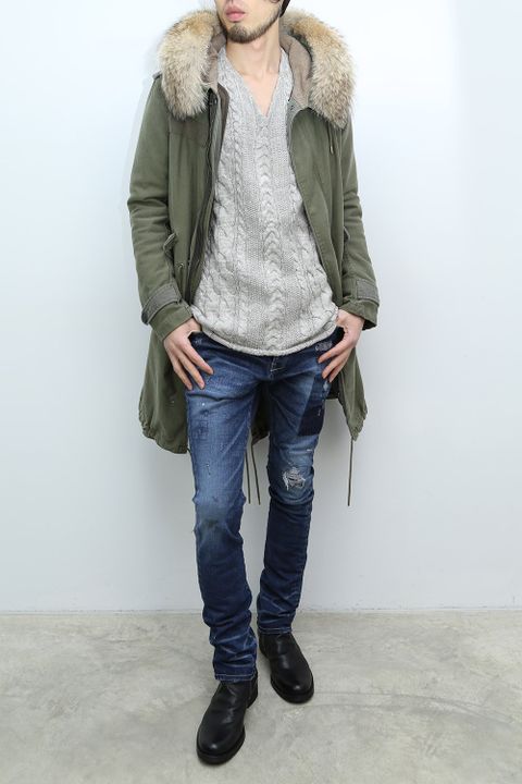 男らしさを意識した冬のミリタリーカジュアル