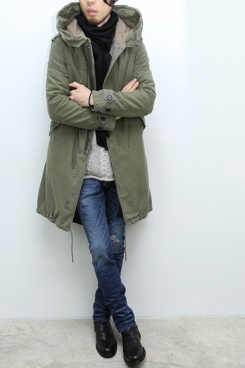 男らしさを意識した冬のミリタリーカジュアル